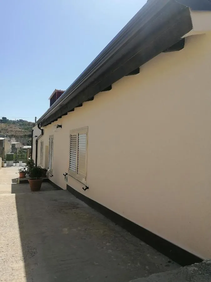 Holiday home Casa Vacanze Villa Tropia Camastra